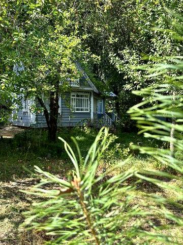 Дачний будинок із земельною ділянкою