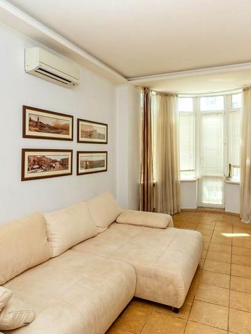 Золотоустівська вул., 50