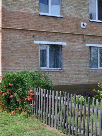 Будинок в селі 100км від Києва + сарай + клаптик землі