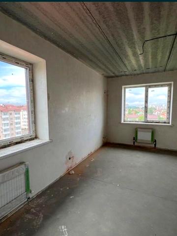 Миру вул., 12