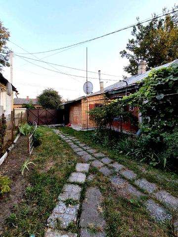 Здається частина будинку вул. Б.Тена та  Східна  всі зручності вільна!