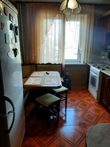 Продаж трикімнатної квартири по вулиці миру