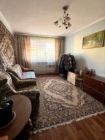 Трикімнатна квартира в цегляному будинку