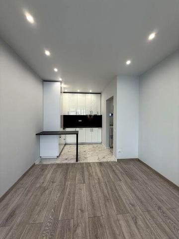 Продам квартиру з ремонтом , ЖК 3 V Волкова  , 3/9 пов!