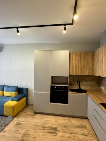 Миколи Гулака вул., 4