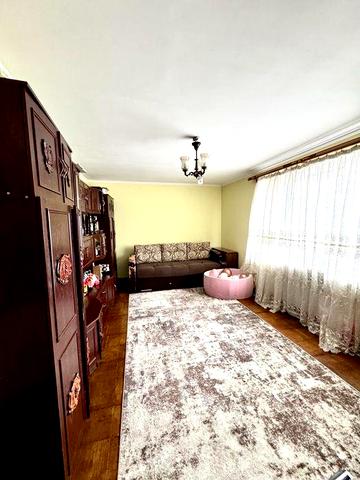 Продаж 4 кімнатної квартири , третій поверх