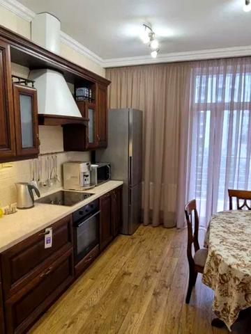 Академіка Філатова вул., 2/1