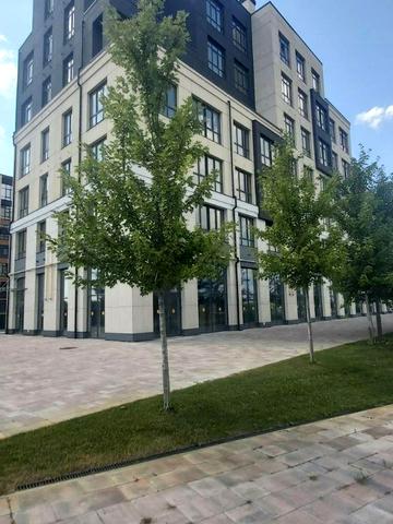 Лівобережна вул., 1