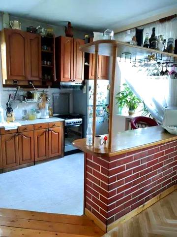 Продам 3к квартиру Центр Воссоединения Украины