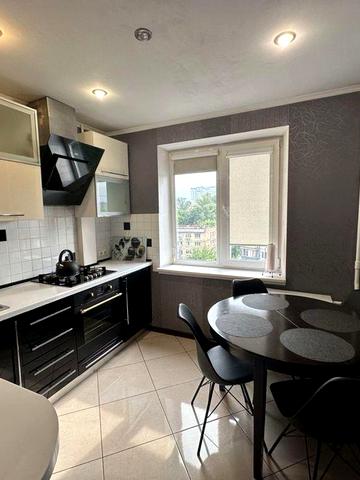 Без %! Продається 2 кім. квартира біля  м. Голосіївська .