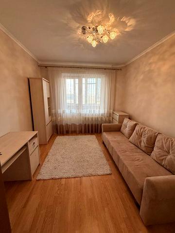 Трикімнатна простора квартира, ВЛАСНИК