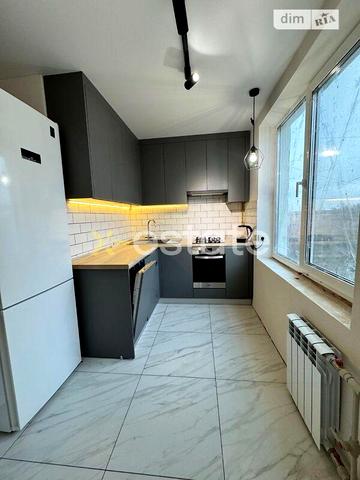 Довгострокова оренда 3к Квартира Михайля Семенка (Чайковська) вулиця