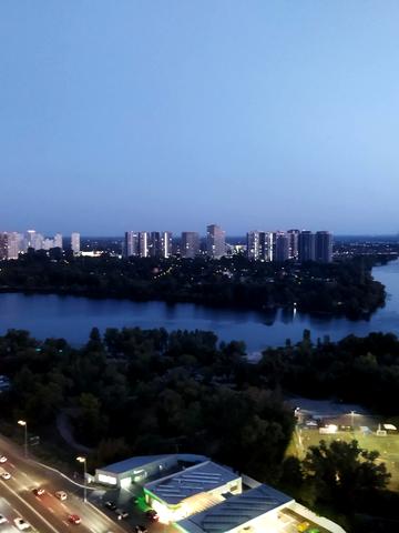 Дніпровська набережна вул., 17