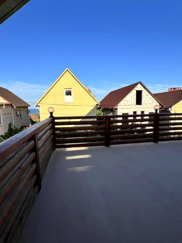 Виноградна вул.