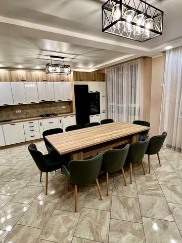 Героїв Крут вул., 3