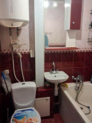 Здається трьохкімнатна квартира