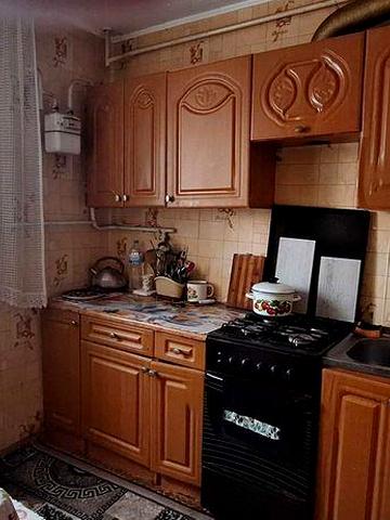 Продається 3-кімнатна квартира на другому поверсі пятиповерхового у с-щі Лугини.