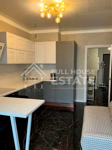 Стильна 1-кімнатна квартира в ЖК в центрі Києва