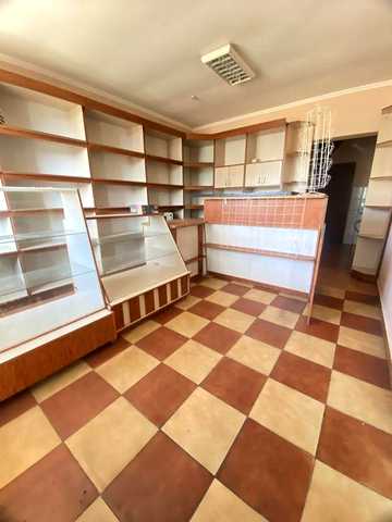 Продам будинок в центрі смт Макарів