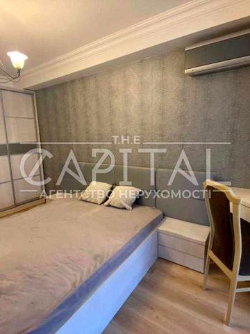 ПРОДАЖ просторої 3-кімнатної квартири в центрі Києва