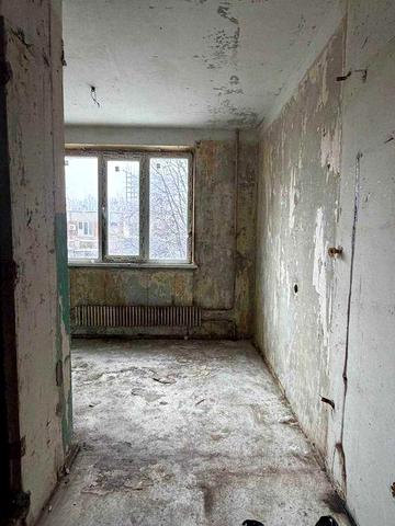 Is3 Продам 1к квартиру Гв.Широнинцев 84,3\16 под ремонт 16000.Торг.