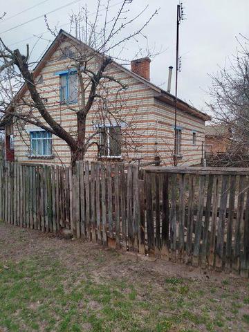 Продам будинок на два поверхи