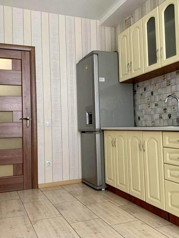 Двокімнатна 70 м2 перший поверх вулиця Київська з ремонтом ЖК Спарта