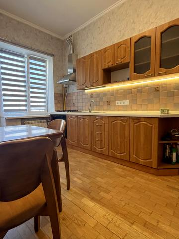 Шовковична вул., 7-А