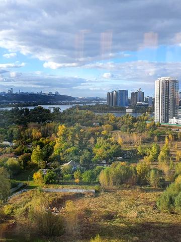 Дніпровська набережна вул., 20-Б