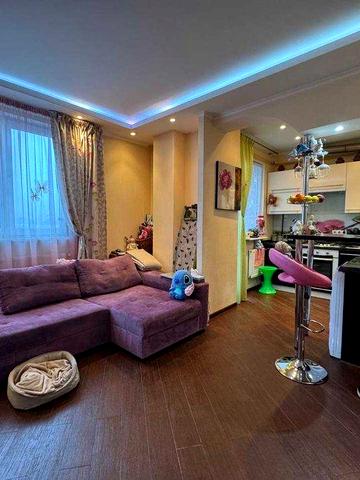 БЕЗ %  Продаж квартири велика житлова площа 61 м2 кільцева 300м. поруч Новус