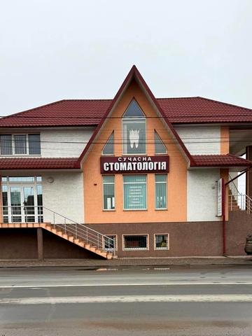 Центральна, 48