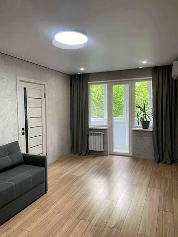 Богдана Хмельницького просп. (Героїв Сталінграда), 12-В