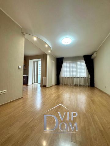 Академіка Корольова вул., 75/1