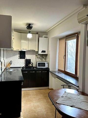 Оренда гарної 3к квартири з Автономним опаленням в центрі міста.