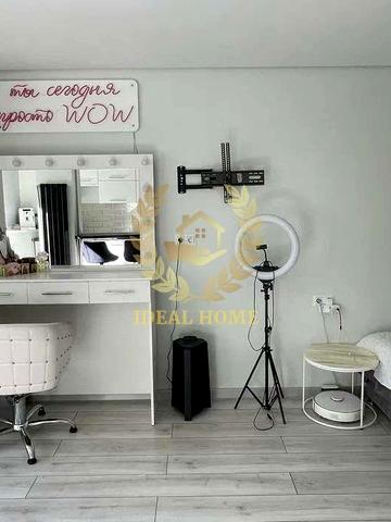 Продається 1 к квартира у центрі ( вул. Кирилівська)