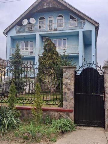 Продам будинок для великої сімї , можна по сертифікату