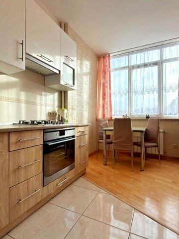 Оренда затишної 2-кімнатної квартири в новобудові вул. Караджича 29-Г