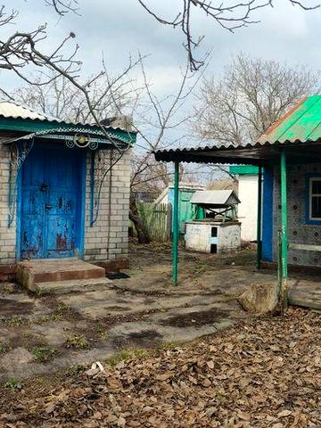 Продам будинок і дворище.
