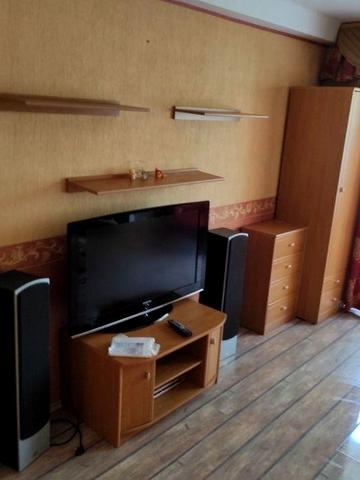 Здається 2х кімнатна Зодчих