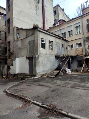 СРОЧНО Продам квартиру под ремонт с площадью 72 квадратных метров. ЖК нету