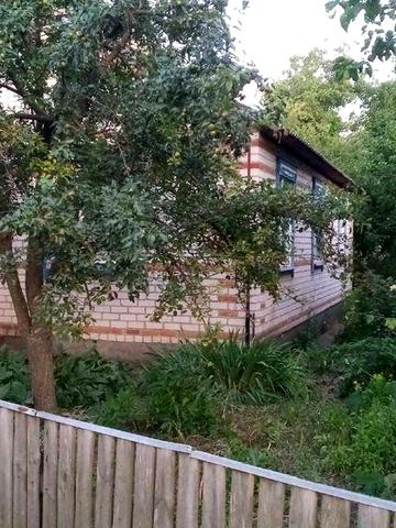 Будинок в центрі села Гаркушинці