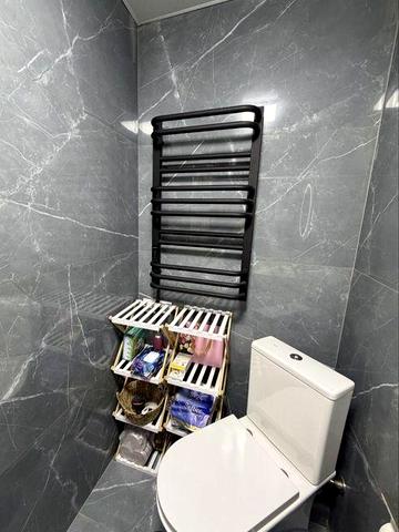 Продається в селі Лозуватка 3 кімнатна квартира .