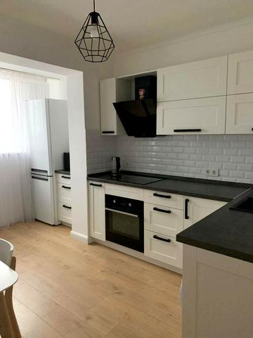 Червоної Калини просп. (Володимира Маяковського), 4-В