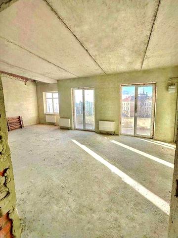Продаж 3 кімнатної квартири з мансардою в центрі Львова вул Бобанича