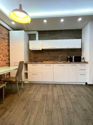 2к Европейская площадь, Центр