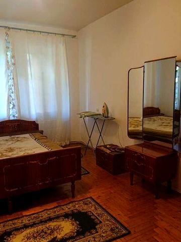 Продається трикімнатна квартира в Новому районі