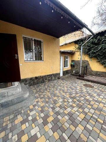 Сдаю 4 комнатный дом центр города