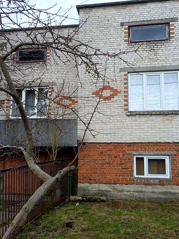 Продається 2 поверховий будинок  в с.Солонка від власника, можливий обмін на 2 квартири у Львові