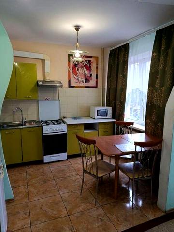 Аренда 2-х кв. в центре на Адмирала Макарова.