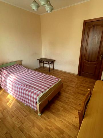 Анни Ахматової вул., 4